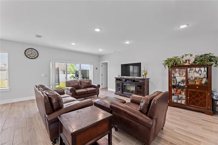 2436 Nw 4th St, Cape Coral Fl 33993