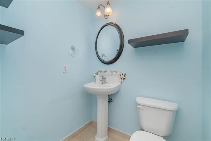 2825 Palm Beach Blvd 614, Fort Myers, Florida 33916