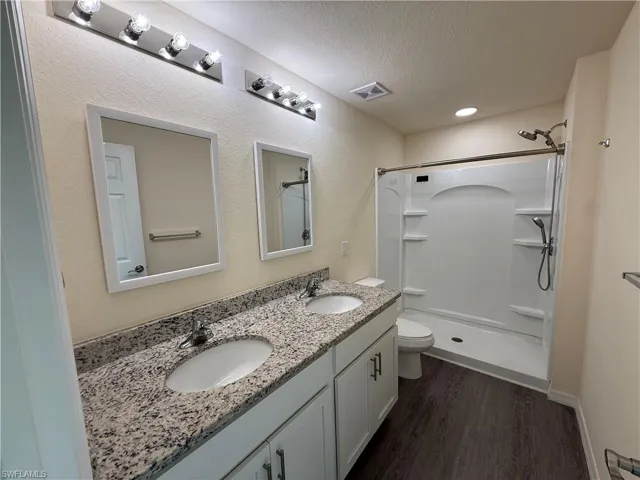 557 Oakshire Ln, Lehigh Acres, Florida 33972