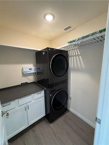 557 Oakshire Ln, Lehigh Acres, Florida 33972