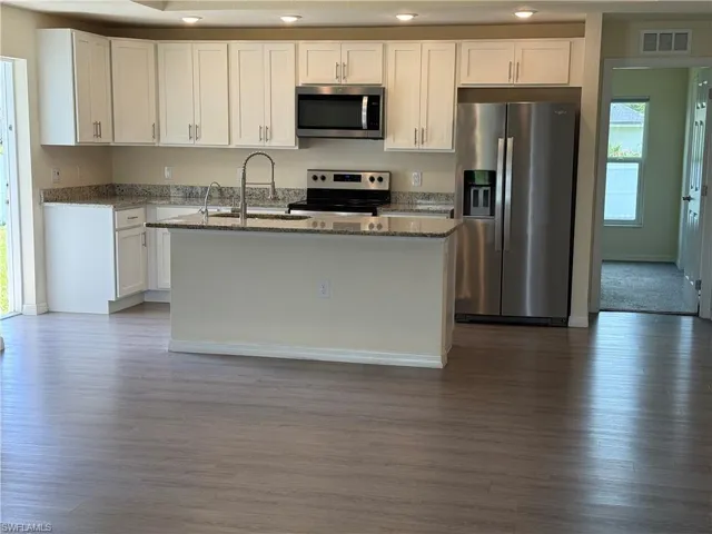 557 Oakshire Ln, Lehigh Acres, Florida 33972