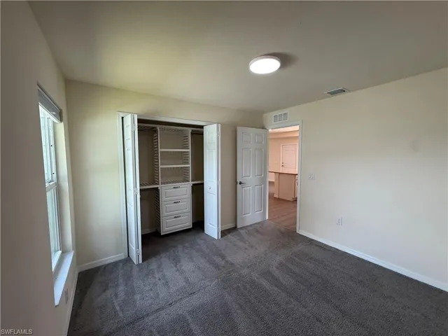 557 Oakshire Ln, Lehigh Acres, Florida 33972