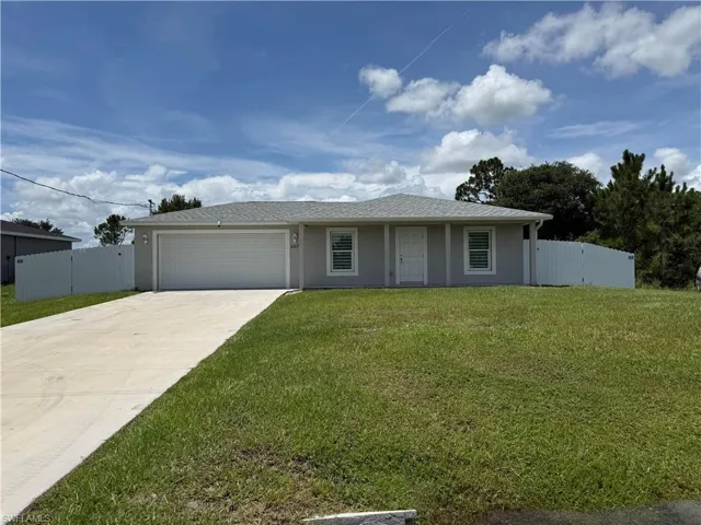 557 Oakshire Ln, Lehigh Acres, Florida 33972
