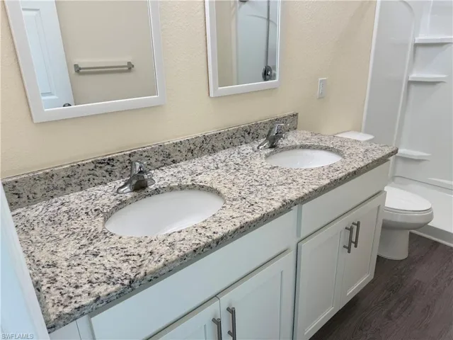 557 Oakshire Ln, Lehigh Acres, Florida 33972