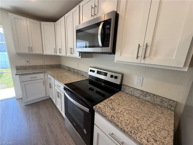 557 Oakshire Ln, Lehigh Acres, Florida 33972