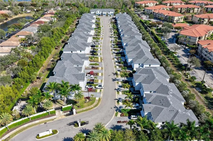 13045  Pembroke  DR, Naples, FL 34105