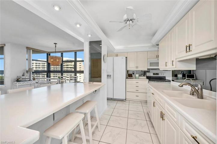 320  Seaview  CT, MARCO ISLAND, FL 34145