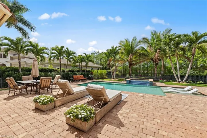 6081 Tamworth Ct, Naples, Florida 34119