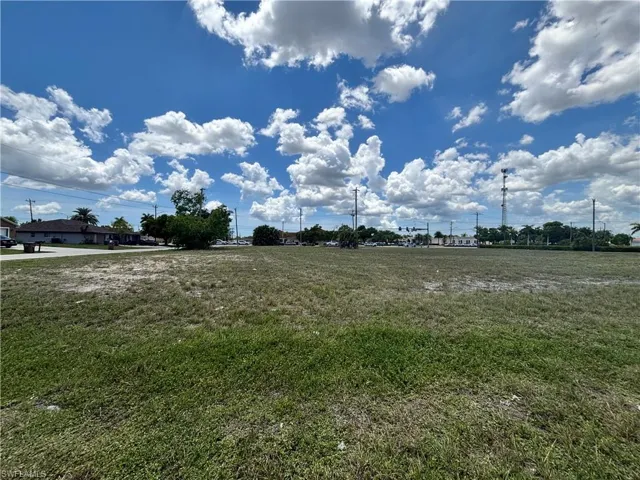 1204 Se 9th Ct, Cape Coral, Florida 33990