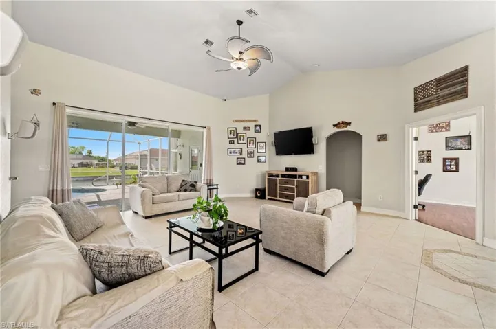 809 Ne 5th Ave, Cape Coral Fl 33909