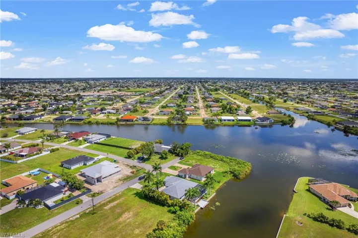 809 Ne 5th Ave, Cape Coral Fl 33909
