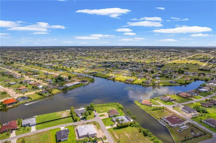 809 Ne 5th Ave, Cape Coral Fl 33909