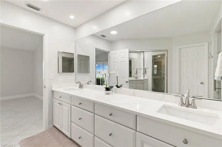 2524  Sailors  WAY, Naples, FL 34109