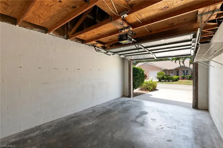 2524  Sailors  WAY, Naples, FL 34109