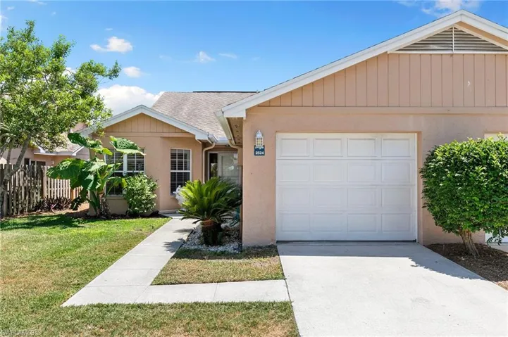 2524  Sailors  WAY, Naples, FL 34109
