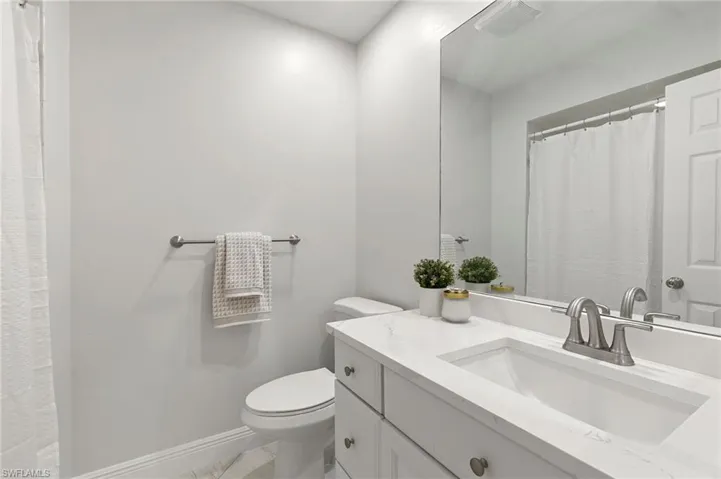 2524  Sailors  WAY, Naples, FL 34109
