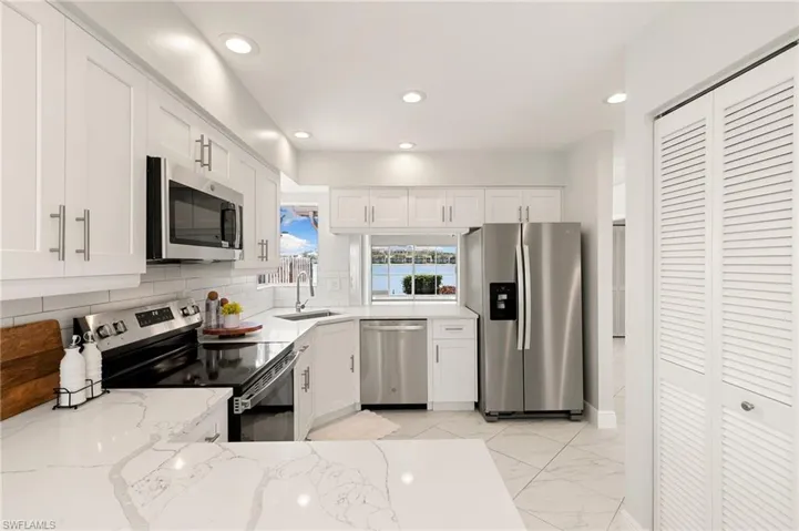 2524  Sailors  WAY, Naples, FL 34109