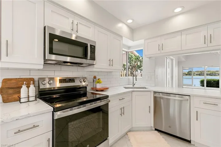 2524  Sailors  WAY, Naples, FL 34109