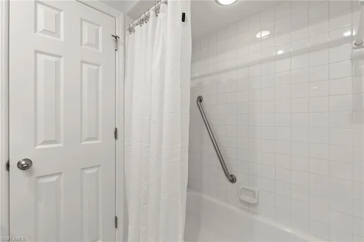 2524  Sailors  WAY, Naples, FL 34109