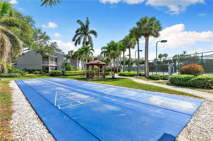 2524  Sailors  WAY, Naples, FL 34109