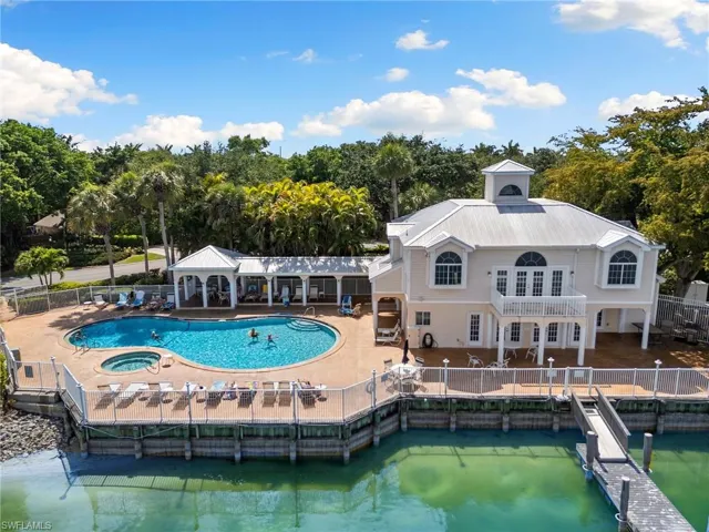 2524  Sailors  WAY, Naples, FL 34109