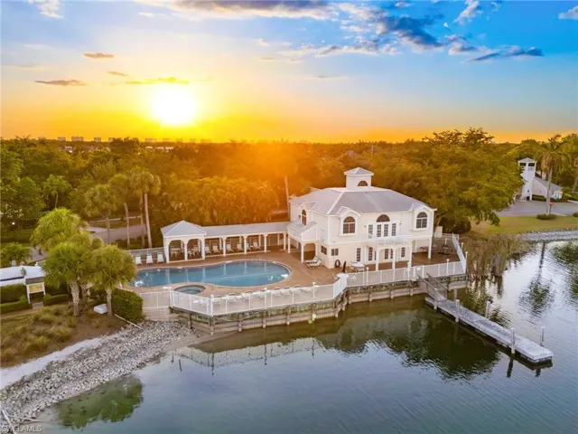 2524  Sailors  WAY, Naples, FL 34109
