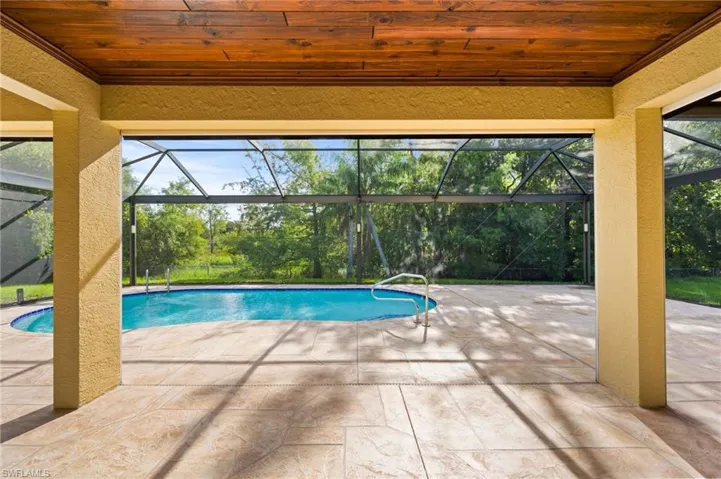 Huge, covered Lanai with Sparkling Pool and amazing pool deck w/Picture Window Screen Enclosure