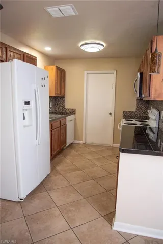 Unfurnished room featuring ceiling fan and light wood-style flooring