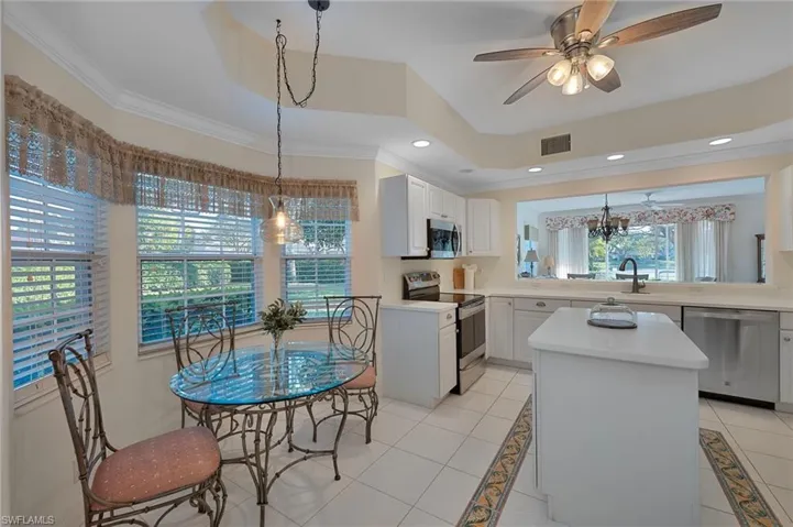 6085  Reserve  CIR, Naples, FL 34119