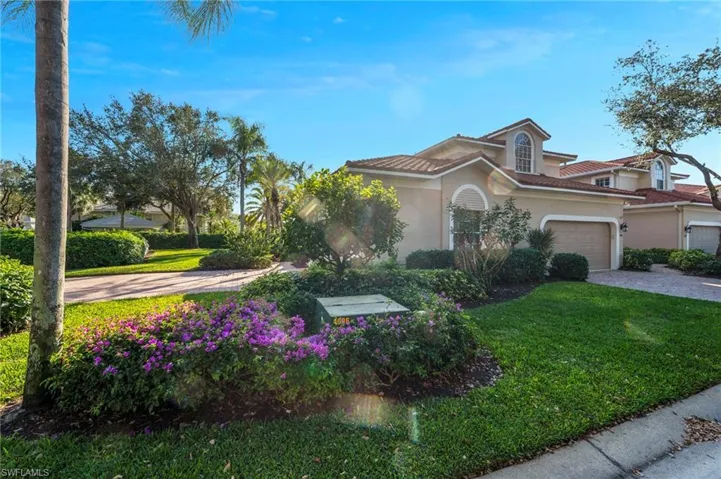 6085  Reserve  CIR, Naples, FL 34119