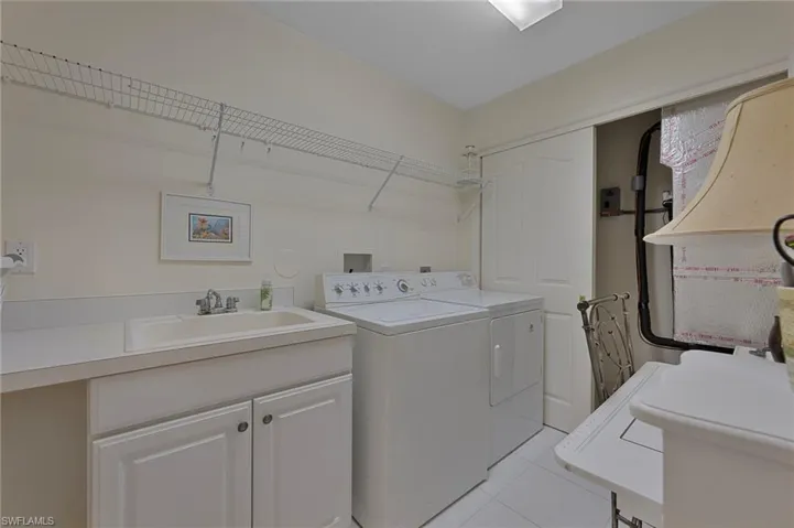6085  Reserve  CIR, Naples, FL 34119