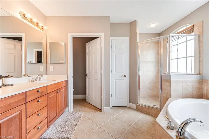 14121  Bently  CIR, Fort Myers, FL 33912