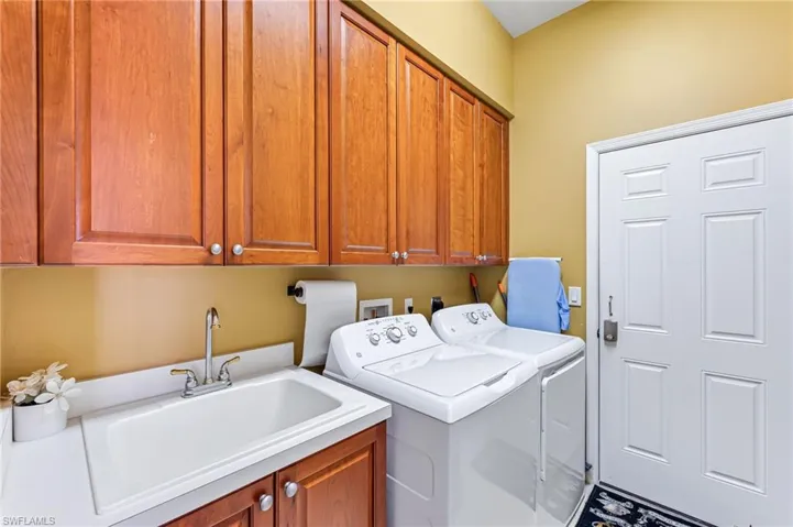 14121  Bently  CIR, Fort Myers, FL 33912