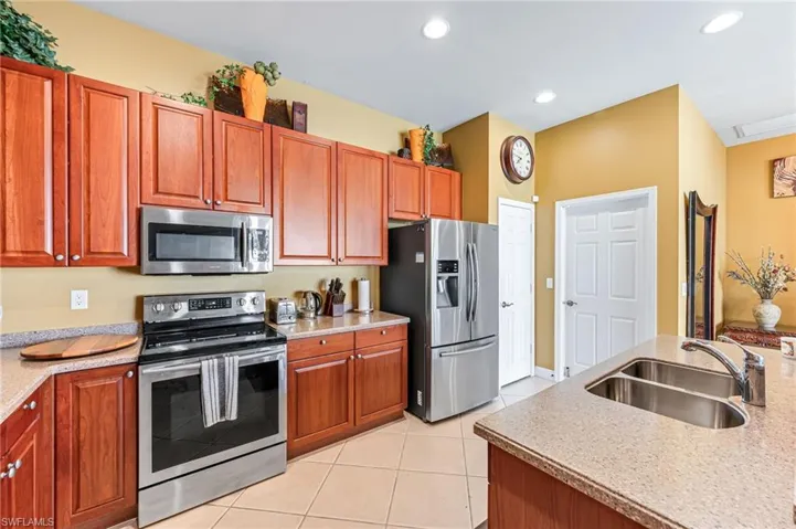 14121  Bently  CIR, Fort Myers, FL 33912