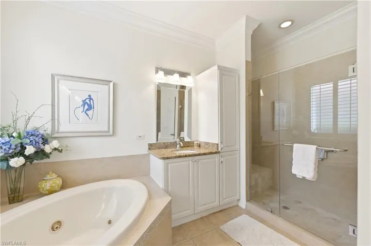 5640  Lago Villaggio  WAY, Naples, FL 34104