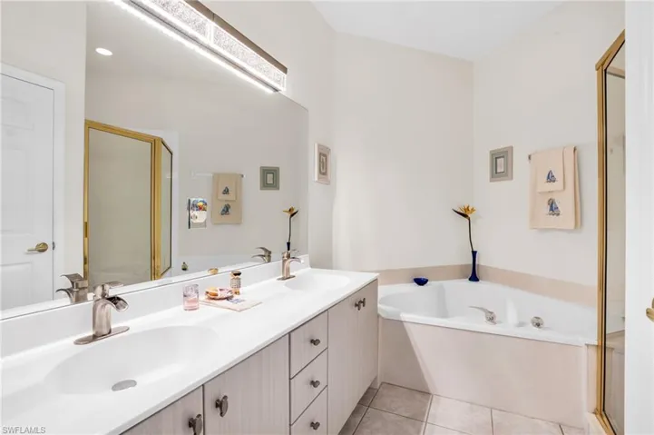 2220  Arielle  DR, Naples, FL 34109