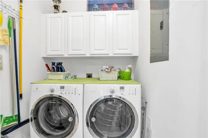 2220  Arielle  DR, Naples, FL 34109