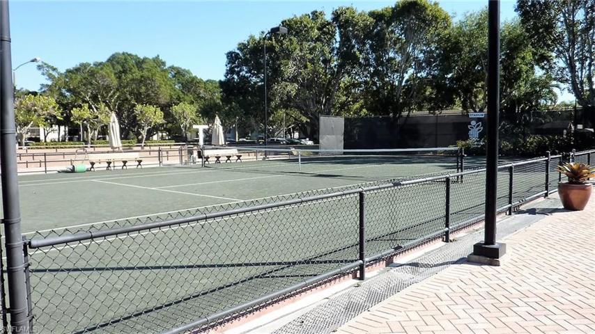 Tennis on 13 Har-Tru courts