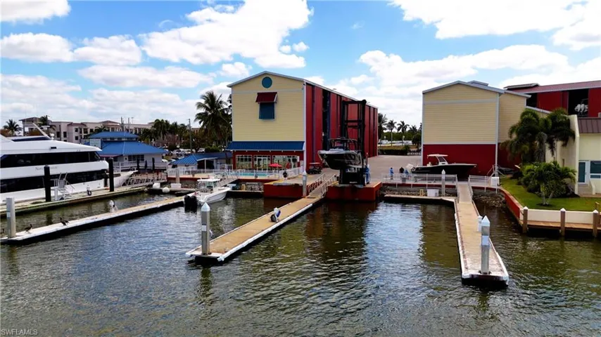 750  RIVER POINT A1-15  DR, Naples, FL 34102