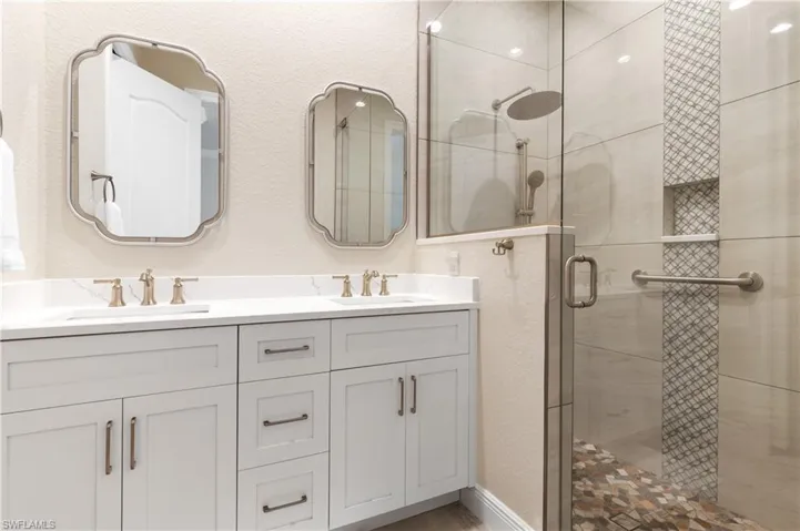 2nd Primary bath