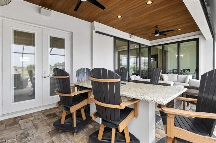 Outdoor dining