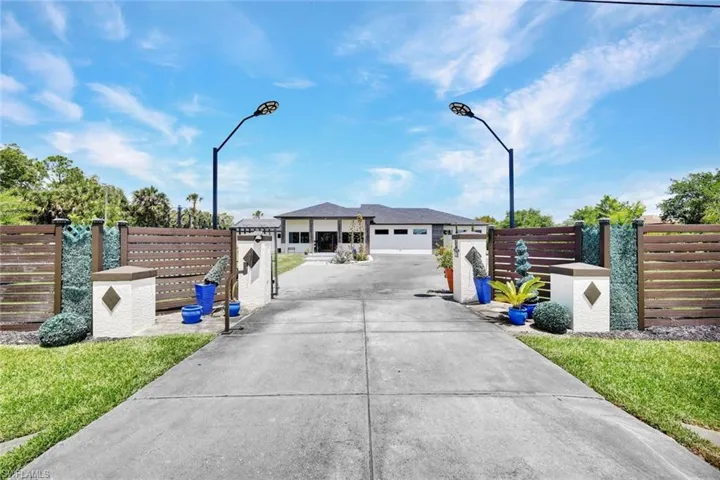 121  20th NE AVE, Naples, FL 34120