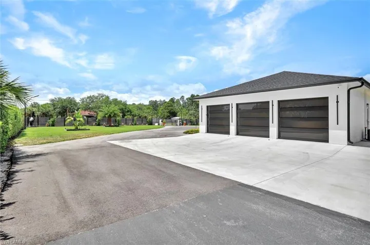 121  20th NE AVE, Naples, FL 34120
