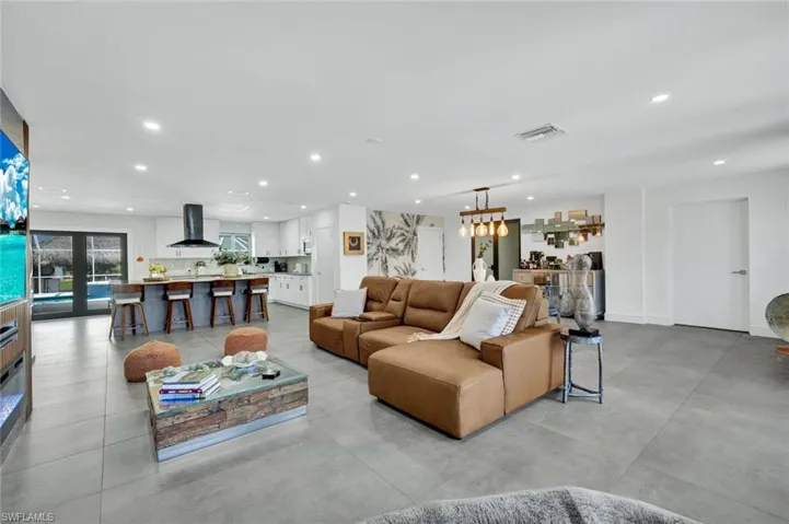 121  20th NE AVE, Naples, FL 34120