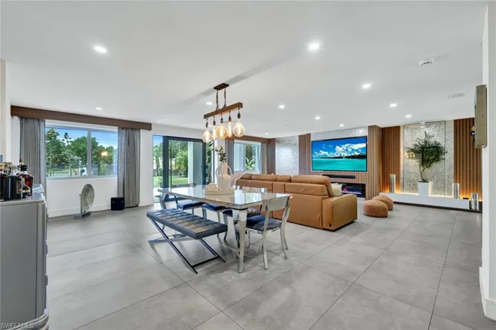 121  20th NE AVE, Naples, FL 34120