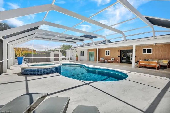 121  20th NE AVE, Naples, FL 34120