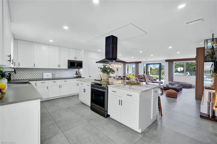 121  20th NE AVE, Naples, FL 34120