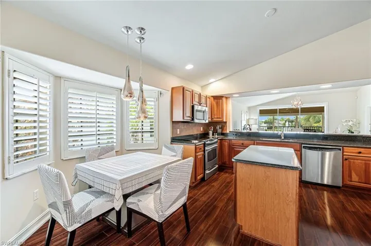 8144  Saratoga  DR, Naples, FL 34113