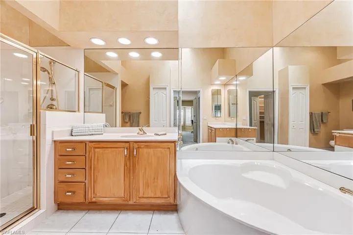 8144  Saratoga  DR, Naples, FL 34113