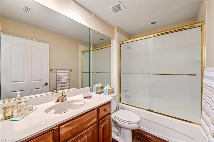 8144  Saratoga  DR, Naples, FL 34113
